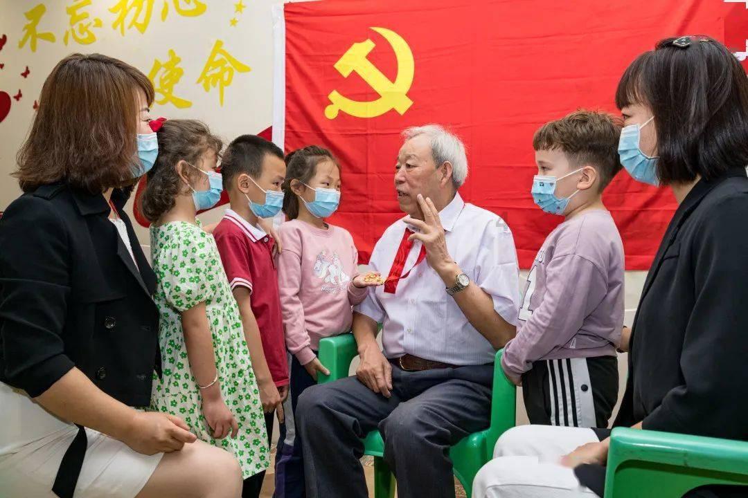 陈亚男哭诉离婚真相，全怪大衣哥和朱小伟，到底谁对谁错，你怎么看？